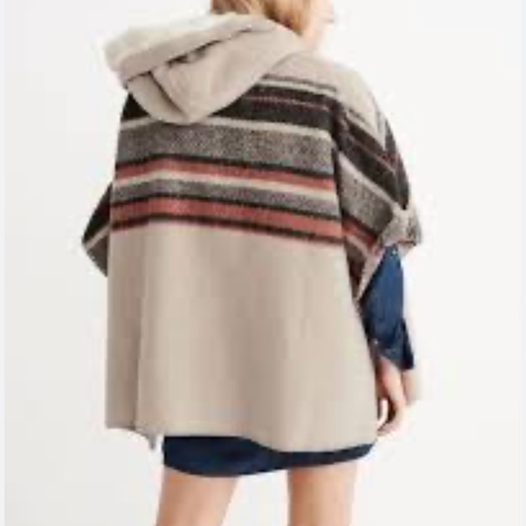A+F poncho lined with faux fur - Picture 5 of 5